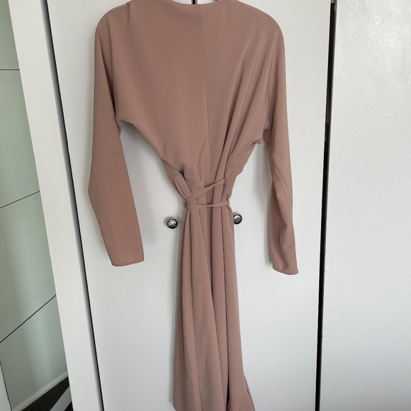Aritzia Wilfred Wrap Midi Dress in Nude - Picture 5 of 6